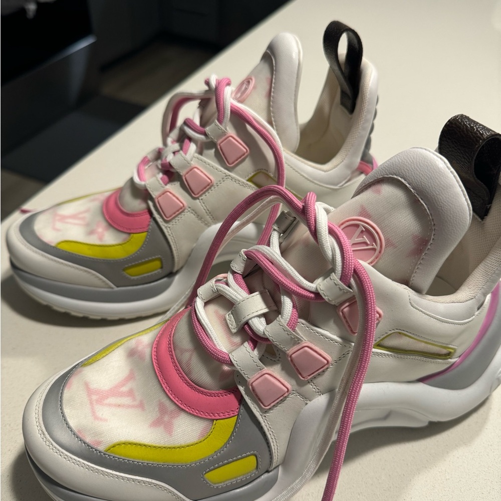 Original LOUIS VUITTON Sneakers